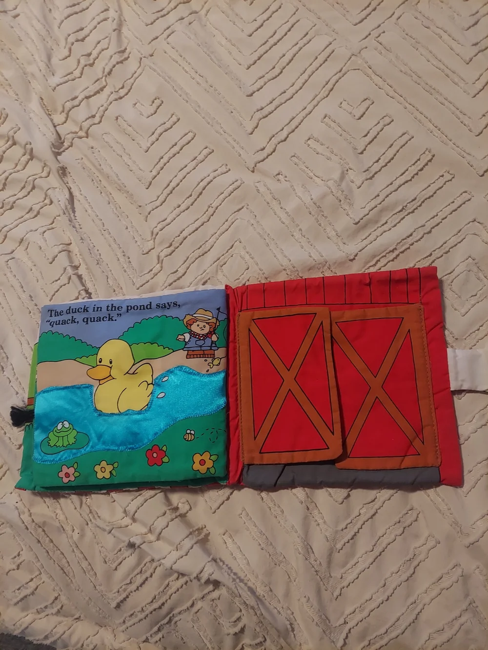 Vintage 1998 Fisher-Price Soft Play Barnyard Pals Cloth Activity Book